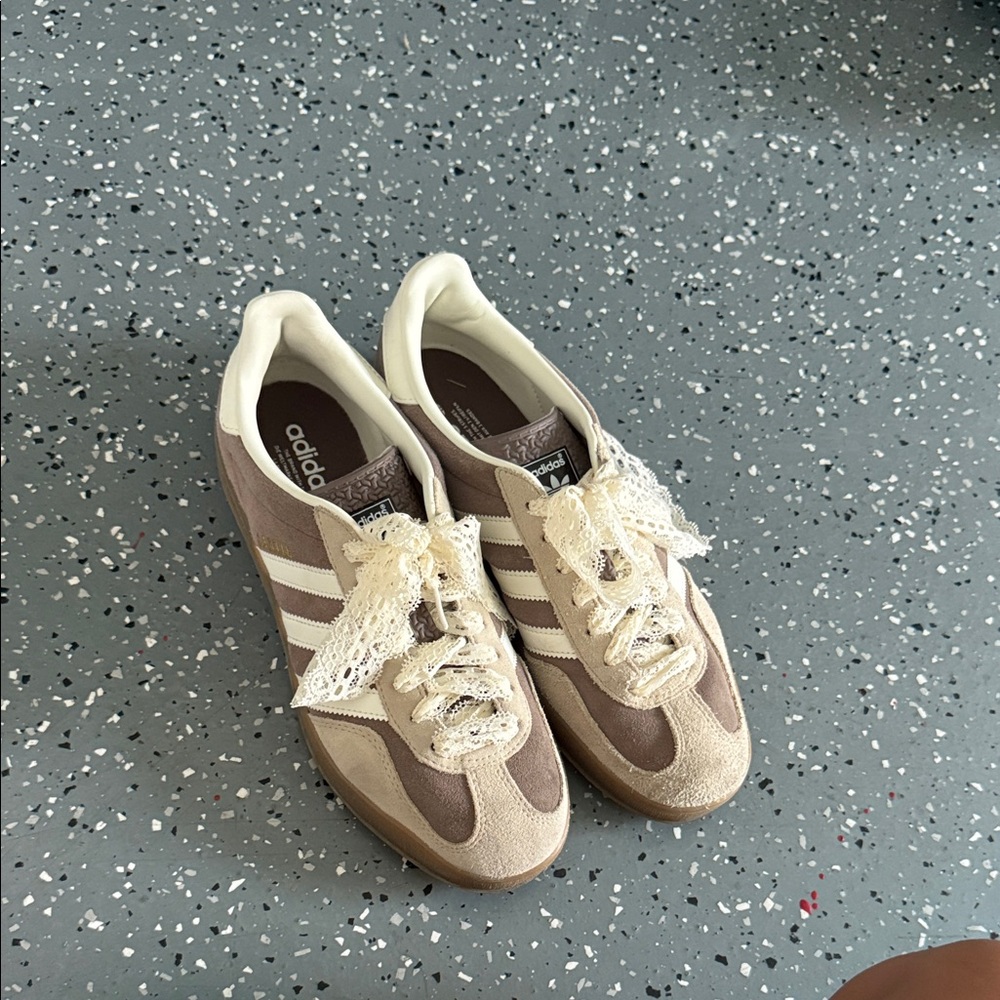 Adidas Women's Sneakers - Tan and Cream